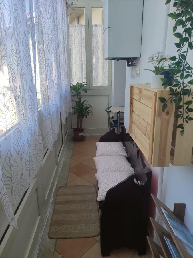 شقة A Casa Justa Holiday House City Center نابولي المظهر الخارجي الصورة