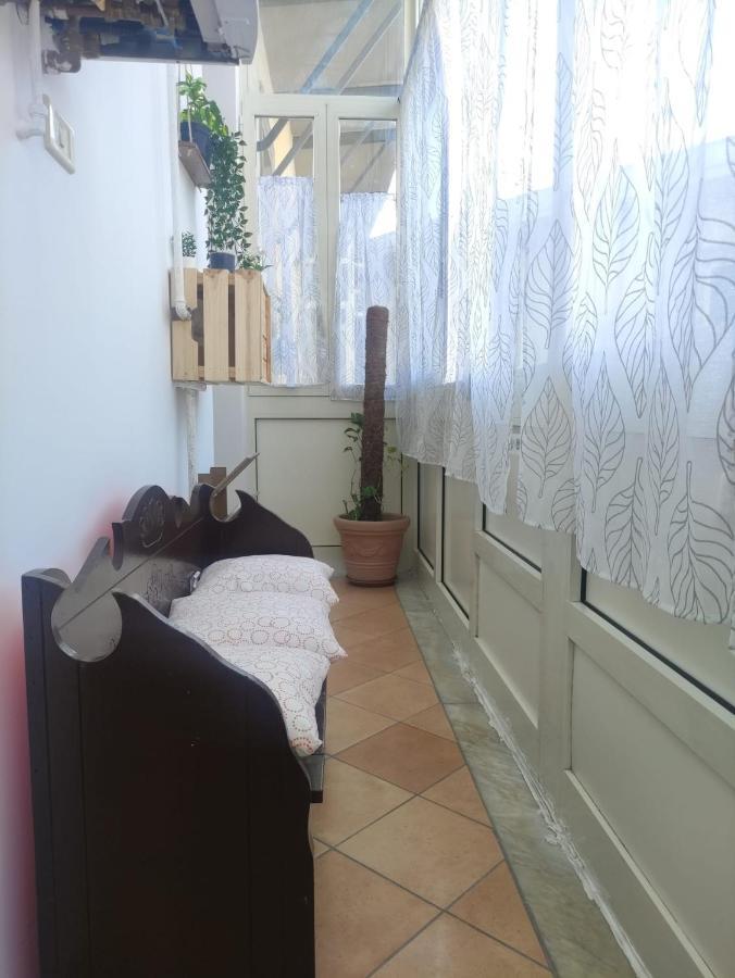 شقة A Casa Justa Holiday House City Center نابولي المظهر الخارجي الصورة