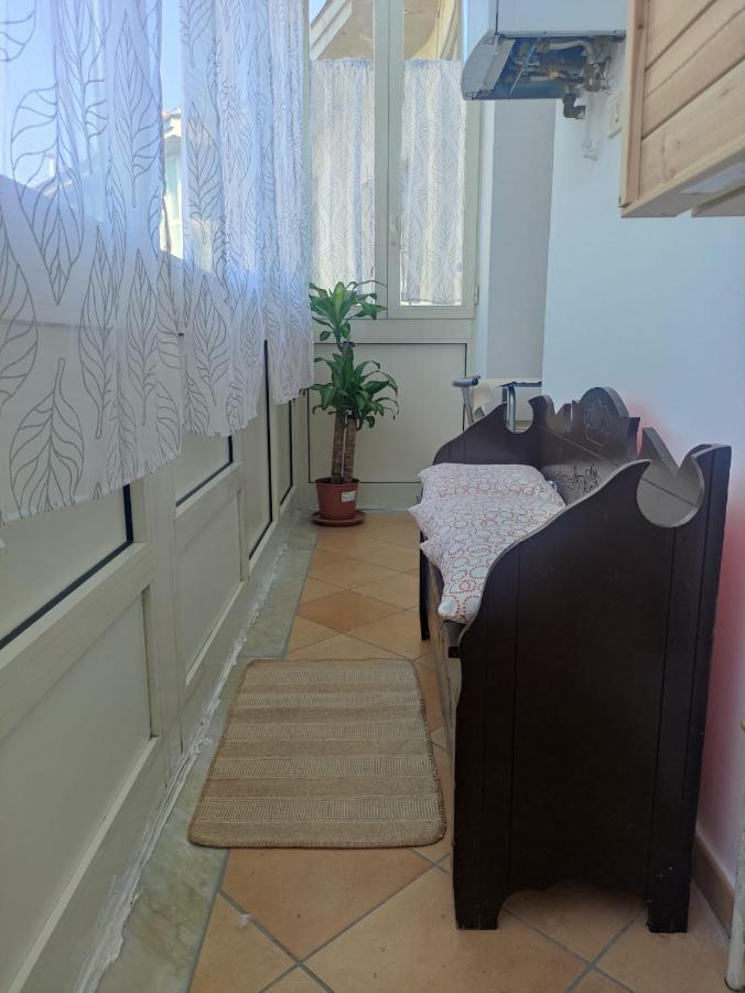 شقة A Casa Justa Holiday House City Center نابولي المظهر الخارجي الصورة