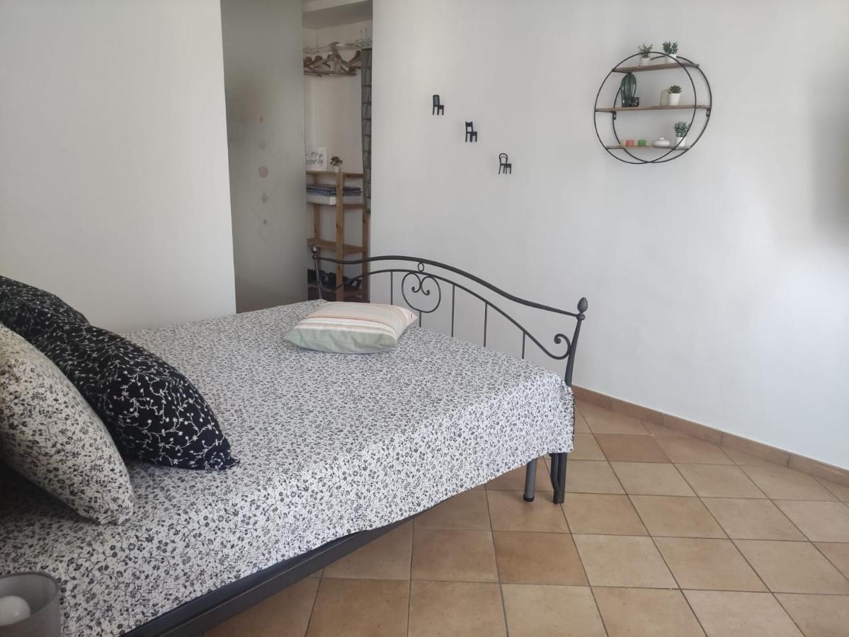 شقة A Casa Justa Holiday House City Center نابولي المظهر الخارجي الصورة